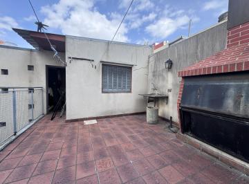 Casa · 191m² · 5 Ambientes · 1 Cochera · Casa en Chacarita, en Venta.