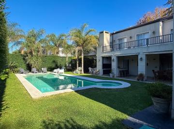 Casa · 896m² · 6 Ambientes · 5 Cocheras · Casa en Venta, 2 Plantas, Gran Jardín y Pileta - Exclusivo Barrio La Peregrina, La Lonja, Pilar