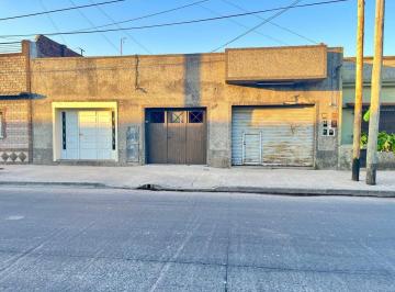 Casa · 172m² · 8 Ambientes · Venta de 2 Casas Sobre Lote Propio en Gerli, Avell