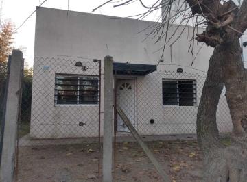Casa de 4 ambientes, La Plata · Alquiler de Casa en City Bell Calle 450 E/ 27 y 28