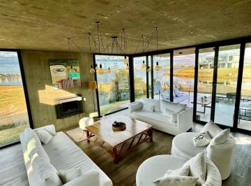 Casa · 285m² · 8 Ambientes · 4 Cocheras · Casa en Alquiler a La Laguna con 5 Habitaciones en Marinas Puertos