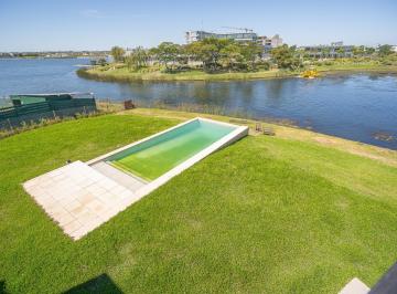 Casa · 370m² · 7 Ambientes · 4 Cocheras · Casa en Alquiler a La Laguna con 5 Habitaciones en Marinas Puertos Escobar