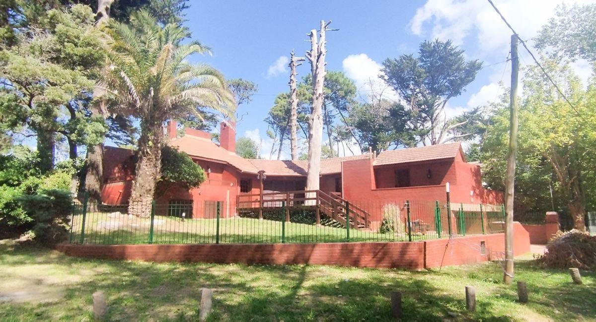Alameda 206 300. Entre Calle 303 y Calle 302