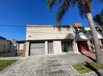 Casa · 206m² · 6 Ambientes · 1 Cochera · Casa en Venta en La Plata 4 Dorm. y Cochera