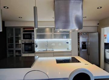 Casa · 220m² · 6 Ambientes · 2 Cocheras · Casa en Venta Premiun Barrio Los Robles