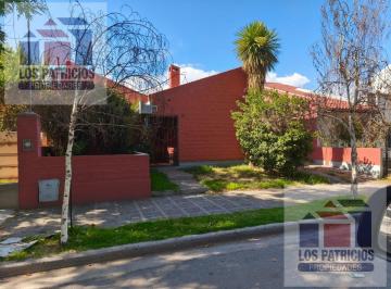 Casa · 172m² · 5 Ambientes · 1 Cochera · Casa - Cipolletti