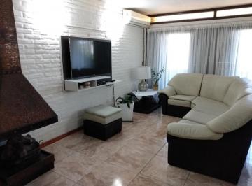 Bodega-Galpón · 305m² · 5 Ambientes · Galpón con Vivienda Sobre Lote de 8,66 X 25