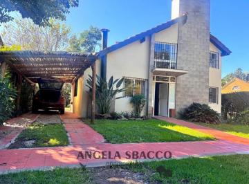 Casa · 130m² · 4 Ambientes · 1 Cochera · Excelente Casa en El Jagüel Country Club.
