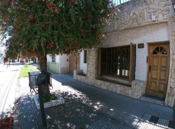 Casa · 172m² · 4 Ambientes · 3 Cocheras · Casa Americana 4 Amb C/ Garage y Patio (Lote 8.80 X 19)