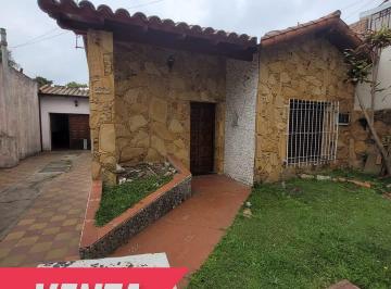Casa de 4 ambientes, Quilmes · Chalet en Venta en Quilmes. Apto Credito