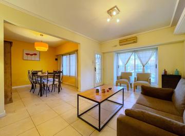 Casa · 188m² · 7 Ambientes · 2 Cocheras · Casa en Venta en Villa Adelina, con Pileta y Segunda Posible Unidad Independiente