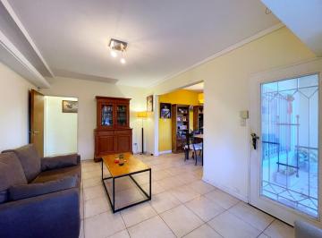 Casa · 188m² · 7 Ambientes · 2 Cocheras · Casa en Venta en Villa Adelina, con Pileta y Segunda Posible Unidad Independiente