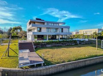 Casa · 1000m² · 8 Ambientes · 2 Cocheras · Casa en Venta en El Yacht, Nordelta, Tigre