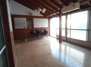 Casa de 2 ambientes, Avellaneda · Hermosa Casa de 3 Amb, con Patio Fondo y Terraza. Excelente Ubicacion.