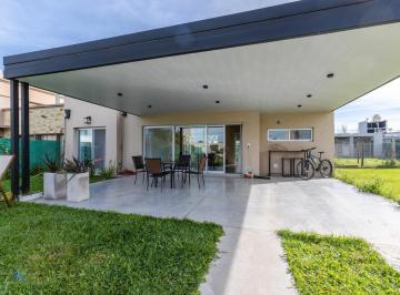Casa · 65m² · 2 Ambientes · 2 Cocheras · Venta Casa de 1 Dormitorio - Acequias del Aire - Roldan