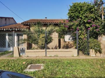 Casa de 3 ambientes, Quilmes · Chalet 2 Dorm. C/fondo a m de Calchaquí y Metrobus