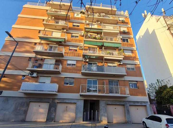 Departamento 2 Ambientes Frente con Enorme Balcon Terraza