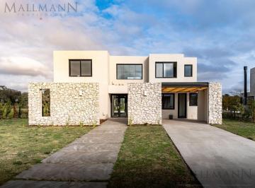 Casa · 254m² · 6 Ambientes · 2 Cocheras · Venta Casa 3 Dorm en Tilbury, Pilará con Financiamiento