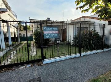 Casa de 4 ambientes, Quilmes · Excelente Casa Sobre Amplio Lote. Quilmes.