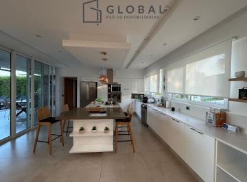 Casa · 280m² · 5 Ambientes · Casa en Venta a La Laguna