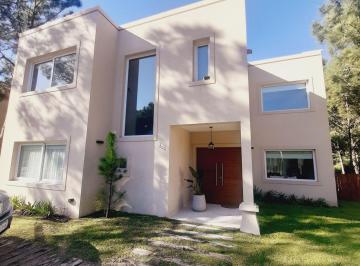 Casa · 192m² · 6 Ambientes · 2 Cocheras · Casa en Venta en Costa Esmeralda en Residencial I