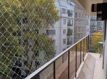 Balcón corrido, con espacio para mesa y sillas · Sin Comisión. Departamento 3 Ambientes. Impecable. Todo Externo, Luz y Sol