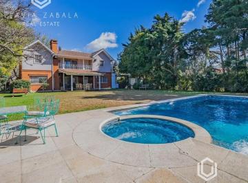 Casa · 201m² · 5 Ambientes · 2 Cocheras · Venta Casa Cinco Ambientes con Pileta Climatizada - Jardín Pilar Barrio La Tranquera