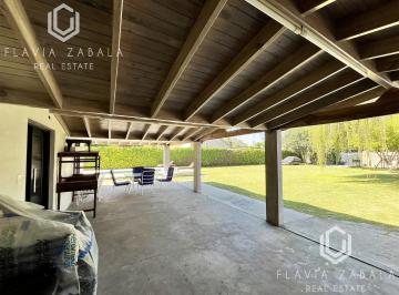 Casa · 100m² · 4 Ambientes · Venta Casa Quinta Cuatro Ambientes con Pileta y Jardín en Marcos Paz