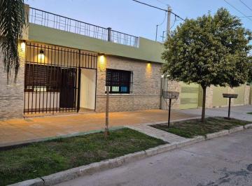 Casa · 99m² · 4 Ambientes · Alquiler Casa 2 Dorm. Dentro de Los Bv.