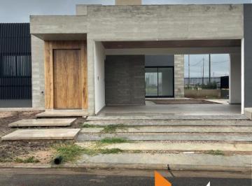 Casa · 155m² · 3 Ambientes · 2 Cocheras · Casa en Rincones de Manantiales