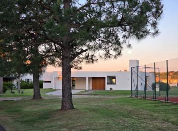 Casa · 181m² · 4 Ambientes · 2 Cocheras · Casa de de Tres Dorm. a Estrenar en El Solar de Victoria