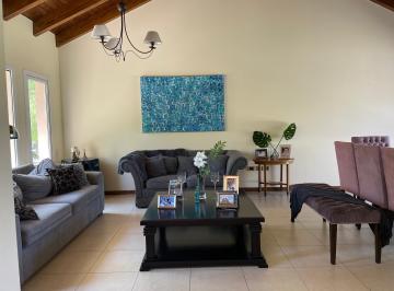 Casa de 5 ambientes, Ciudad de Mendoza · Ivanna Blanc Alquila Excelente Casa en Barrio Dalvian