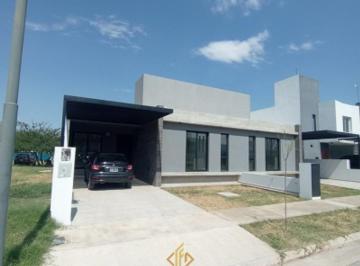 Casa · 108m² · 3 Ambientes · 1 Cochera · Duplex a Estranar San Ignacio