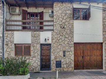 Casa · 163m² · 4 Ambientes · 1 Cochera · Venta Casa de 3 Dorm. con Patio y Cochera