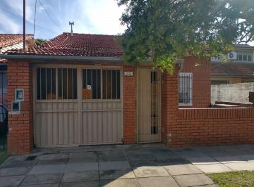 Casa · 140m² · 4 Ambientes · Casa en Olivos con Terraza, Galpón y Parrilla