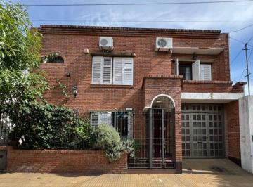 Casa · 187m² · 4 Ambientes · 1 Cochera · Venta Casa 3 Dorm. Pileta. Apta Cred. San Nicolas