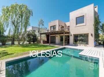 Casa · 204m² · 5 Ambientes · 1 Cochera · Casa en Venta y Alquiler en Los Sauces, Nordelta