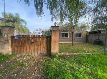 Casa · 65m² · 2 Ambientes · 3 Cocheras · Casa 1 Dormitorio con Gran Terreno en Venta Al Ingreso de Funes