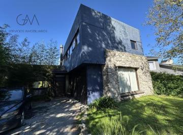 Casa · 200m² · 4 Ambientes · Casa en Venta Rumenco