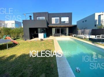 Casa · 242m² · 5 Ambientes · 2 Cocheras · Casa en Venta en Los Alisos, Nordelta