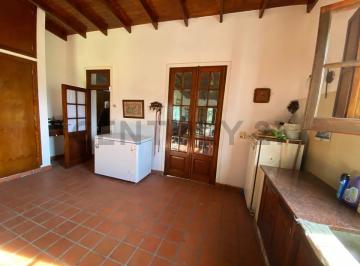 Casa · 90m² · 3 Ambientes · 2 Cocheras · Casa en Venta en Barrio Semi - Cerrado en La Hermosura