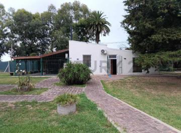 Casa · 90m² · 3 Ambientes · 2 Cocheras · Casa en Venta en Barrio Semi - Cerrado en La Hermosura