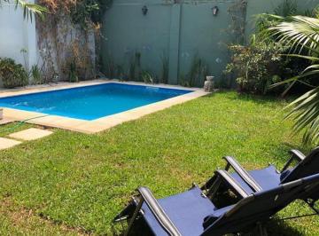 Casa · 230m² · 5 Ambientes · 1 Cochera · Vte Lopez. Excelente Casa, 5 Ambientes, 3 Baños. Jardin