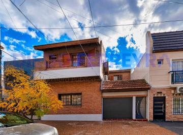 Casa de 7 ambientes, Monte Castro · 2 Casas en 1. 7 Ambientes en Vélez Sarsfield Patio Jardín Cochera