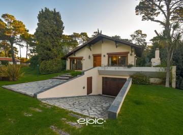 Casa · 230m² · 5 Ambientes · 1 Cochera · Casa en Venta Pinamar B5