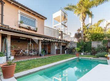 Casa · 225m² · 5 Ambientes · 1 Cochera · Venta Chalet 4 Ambientes con Jardín y Piscina en Haedo.