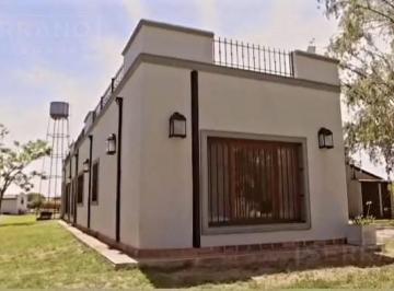 Casa · 450m² · 10 Ambientes · 10 Cocheras · Campo en Venta de 15 Ha 3 Casas, 2 Piletas, Caballerizas. Corrales. Exaltación de La Cruz.
