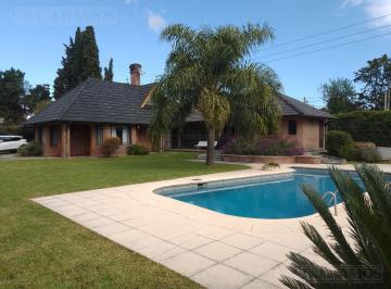 Casa · 250m² · 9 Ambientes · 2 Cocheras · Casa en Alquiler Amoblada - Mapuche C. C. - Usd 1.600