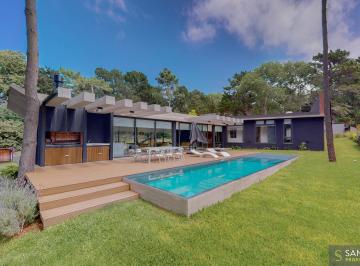 Casa de 5 ambientes, Cariló · Carilo, Propiedad Estilo Moderno 5 Cuadras del Mar.
