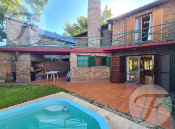 Casa · 158m² · 5 Ambientes · 1 Cochera · Casa en Venta – 3 Dorm., Garaje, Pileta y Parrilla a m de Las Barrancas
